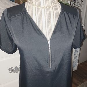 Apt 9 black, front zipper v-neck, short sleeve, high-low top, Size Med